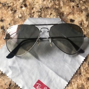 Like New! Foldable Ray Ban’s